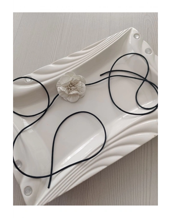 Vintage Bağcıklı Minimal Çiçek Choker Kolye İpli Çiçek Choker Kolye