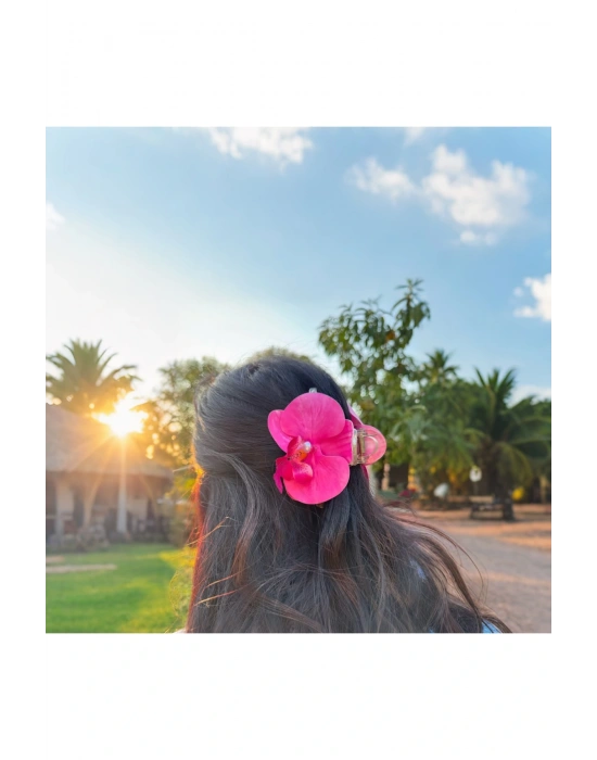 Pembe çiçekli toka