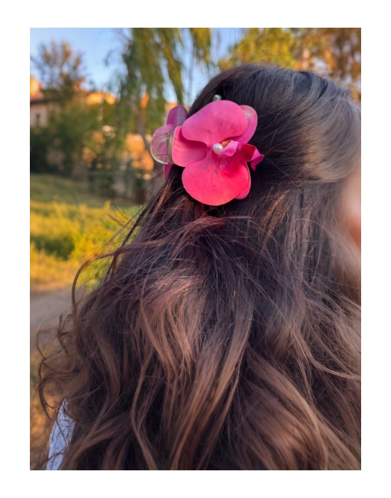 Pembe çiçekli toka