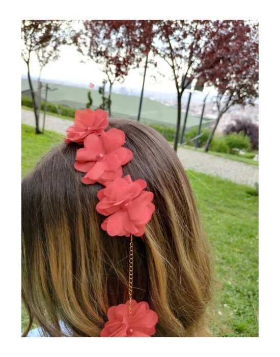 Şifon Çicekli İncili Tek Taraflı Sallantılı Taç