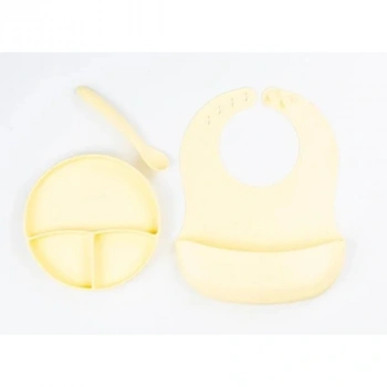 Sarı 3’lü Silikon Yemek Seti – Önlük + Diş Kaşıyıcılı Kaşık + Vakumlu Tabak