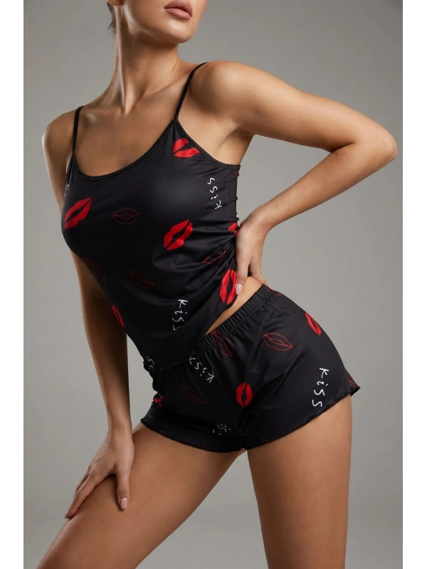 Öpücük Desenli Siyah Askılı Şortlu Kadın Pijama Takımı TM1358