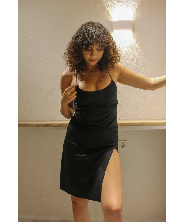 Yırtmaçlı Siyah Elbise