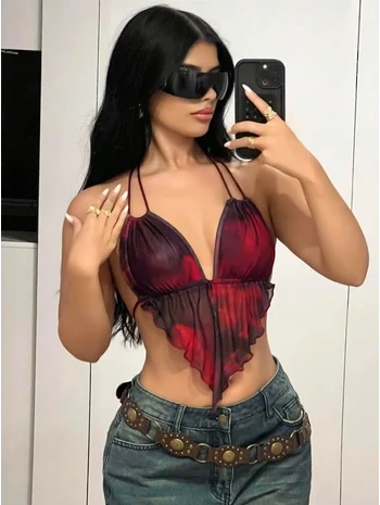 Kadın Kırmızı Siyah Renklerde Önden Üçgen Kesim Detaylı Crop Askılı Önden Bağlama 5092