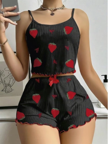 Morliva Pamuklu Siyah Üstüne Çilek Desen Fitilli Askılı Şortlu Pijama Takımı