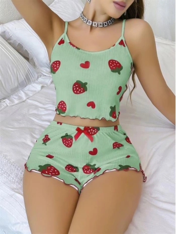 Morliva  Pamuklu Yeşil Üstüne Çilek Desen Fitilli Askılı Şortlu Pijama Takımı