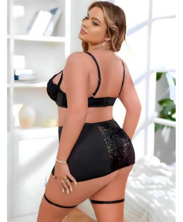 Morliva  Büyük Beden Siyah Dantel İşlemeli Dekolteli Jartiyer Takımı