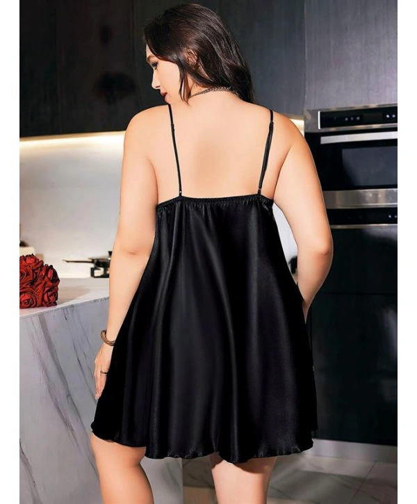 Morliva Büyük Beden Siyah Kelebek Desenli İnce Askılı Saten Gecelik