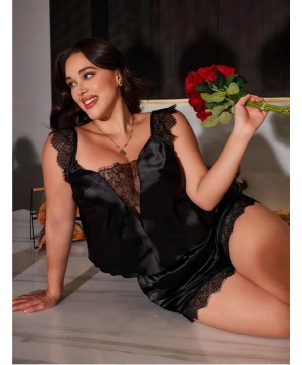 Morliva Büyük Beden Siyah Omuz Dantel İşlemeli Saten Şortlu Takım