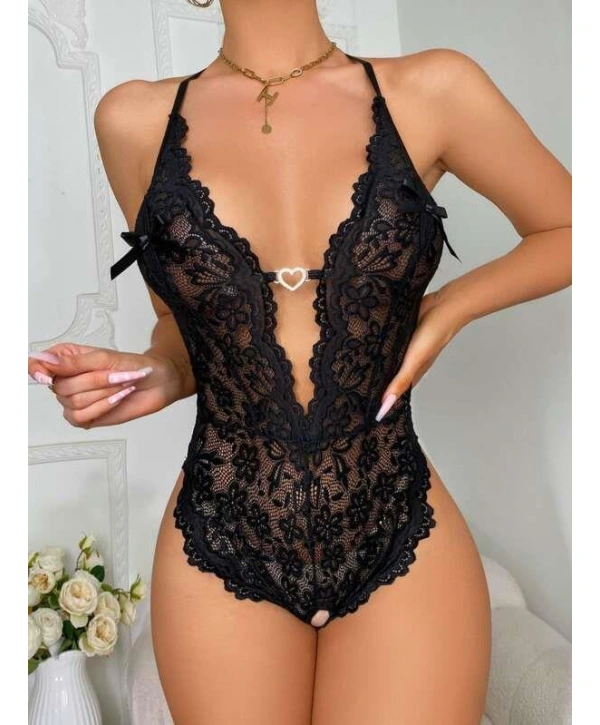 Metal Kalp Aksesuarlı Fantezi Dantelli Siyah Body