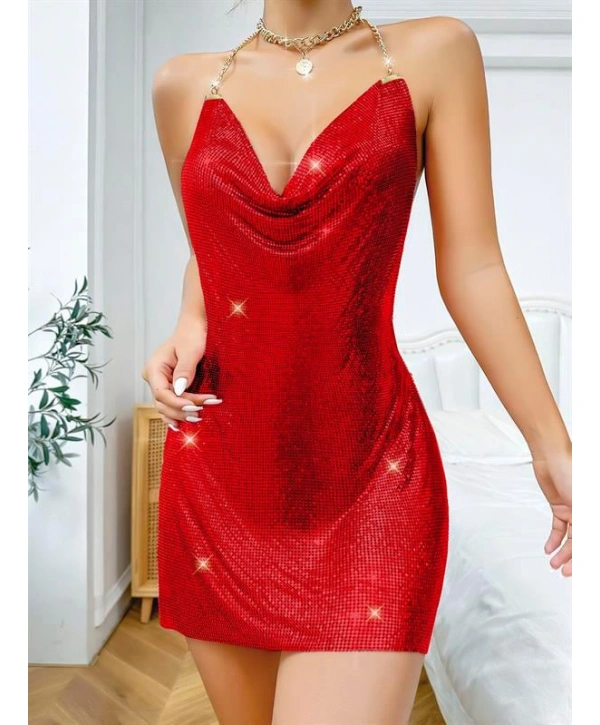 Morliva Özel Tasarım Kırmızı Boyundan Bağlamalı Zincir Detaylı Parlak Mini Club Elbisesi