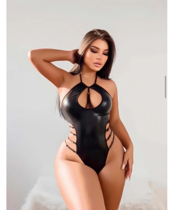 Morliva Siyah Göğüs Dekolteli Fantezi Parlak Deri Body