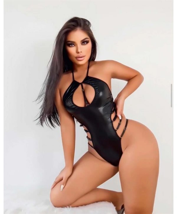 Morliva Siyah Göğüs Dekolteli Fantezi Parlak Deri Body