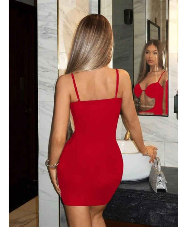 Morliva Zincir Detaylı Göğüs Dekolteli Kırmızı Mini Club Elbisesi