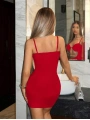 Morliva Zincir Detaylı Göğüs Dekolteli Kırmızı Mini Club Elbisesi