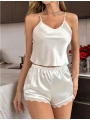 Morliva Beyaz Dantel İşlemeli İnce Askılı Saten Şortlu Takım