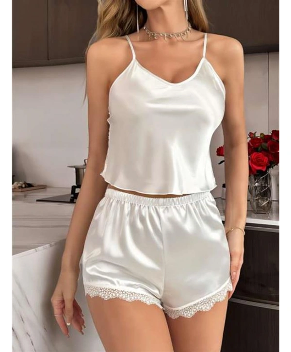 Morliva Beyaz Dantel İşlemeli İnce Askılı Saten Şortlu Takım