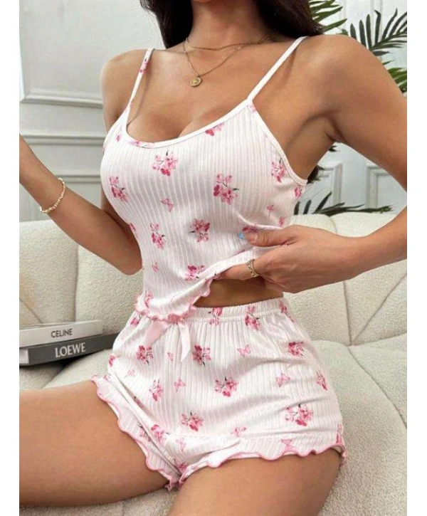 Beyaz Üstüne Çiçek Desenli Fitilli Askılı Şortlu Pijama Takımı
