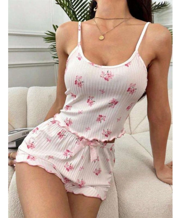 Beyaz Üstüne Çiçek Desenli Fitilli Askılı Şortlu Pijama Takımı