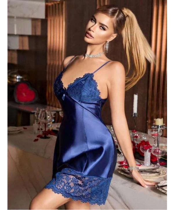 Mavi Dantel Detaylı İnce Askılı Saten Kısa Fantezi Gecelik
