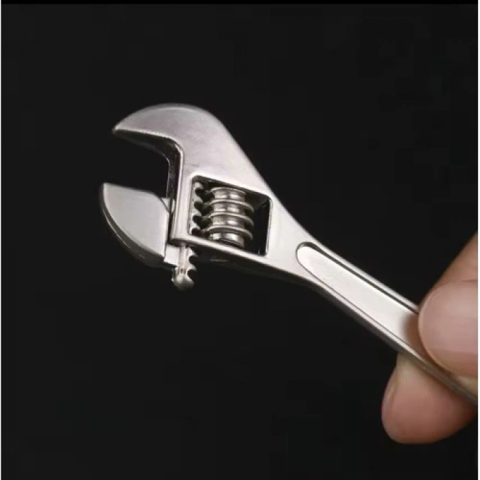 Fonksiyonel İngiliz Anahtarı Şeklinde Metal Anahtarlık