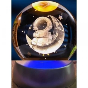 Ay Üstünde Astronot Tasarımlı Plastik Altlıklı Işıklı Cam Küre
