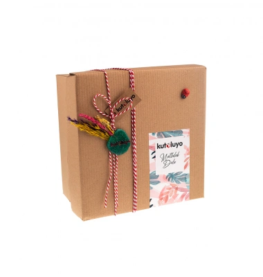 21*21*10 Kraft (Ebatına göre 3 veya 4 ürüne kadar olan hediyeler için uygundur.)