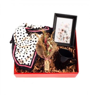 Puantiyeli Hediye Kutusu