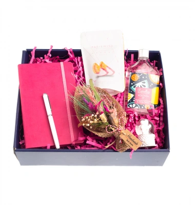 Pembe Çiçekli Hediye Kutusu