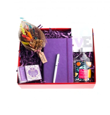 Çiçekli Mor Hediye Kutusu