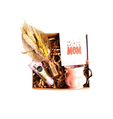 Anneye Çiçekli Hediye Kutusu