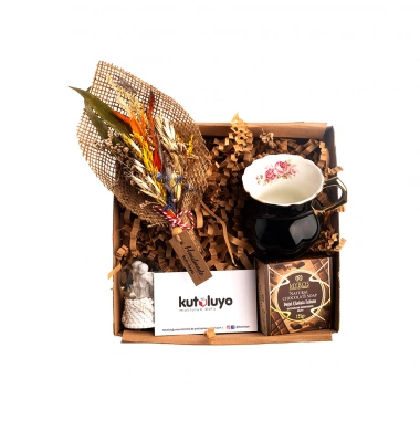 Çiçekli Hediye Kutusu