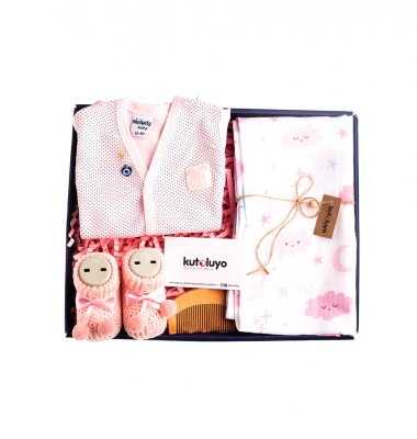 Pembe Puantiyeli Hediye Kutusu