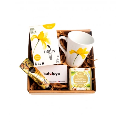 Sarı Çiçekler Hediye Kutusu