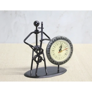 Metal Saatli Keman Çalan Müzisyen Alk4333