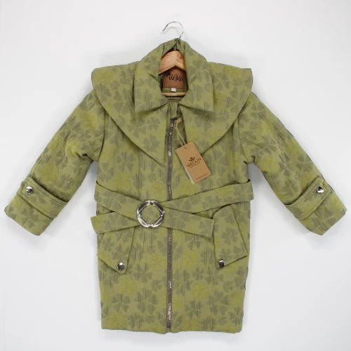 Welkin Jakar Çiçek Kabartma Desenli Kalp Yakalı Kemerli Kız Kaban Astarlı 6-9 Yaş