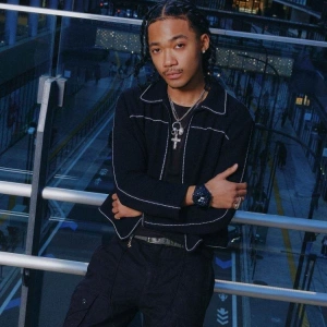 Casio G-Shock GA-V01-1ADR Erkek Kol Saati