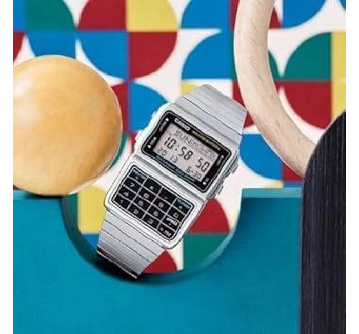 Casio DBC-611-1DF Hesap Makineli Vintage Kol Saati