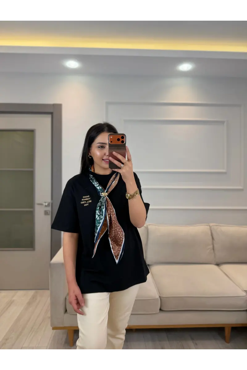 Yazı Nakış Fularlı T-Shirt