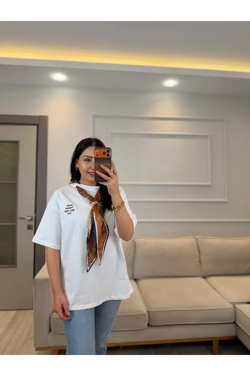 Yazı Nakış Fularlı T-Shirt