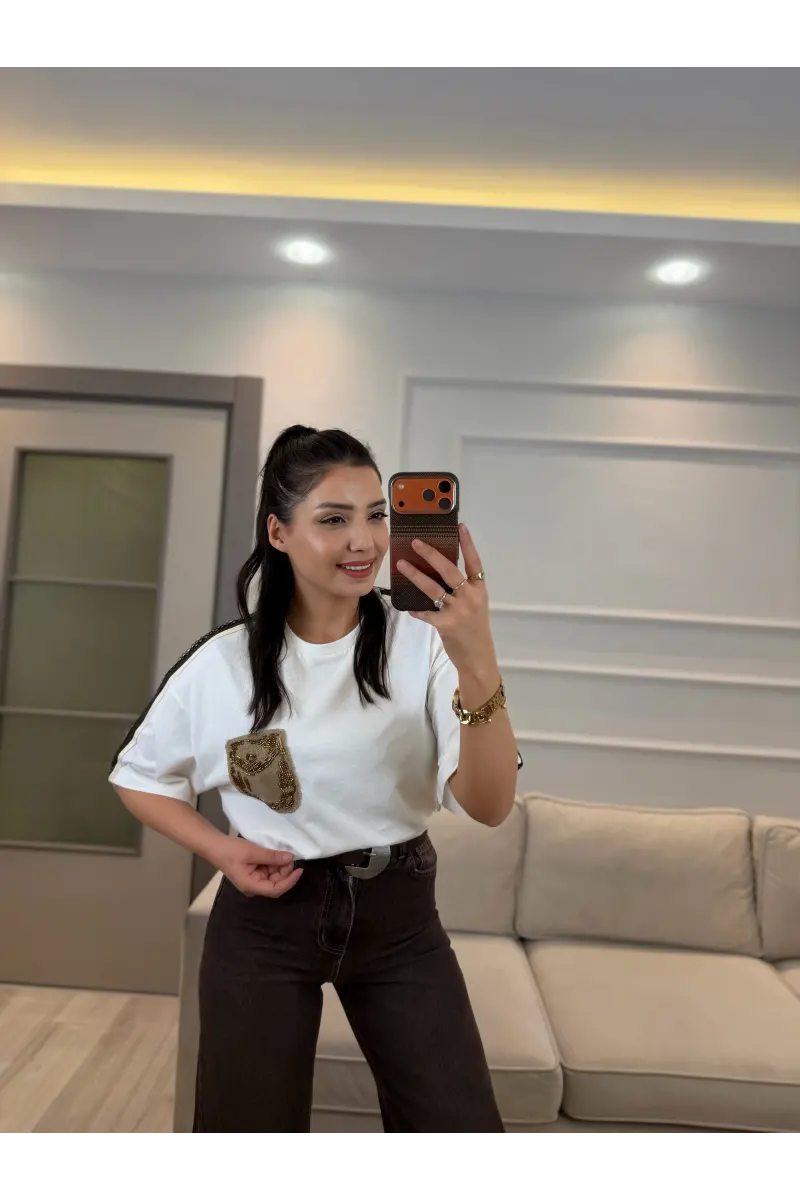 Cep Nakış Detaylı T-Shirt