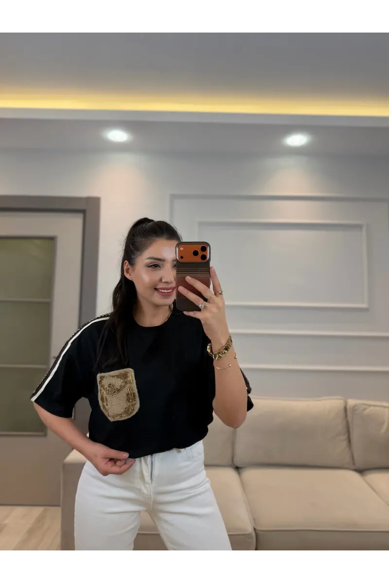 Cep Nakış Detaylı T-Shirt