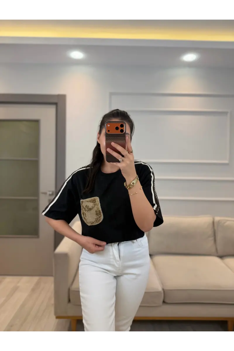 Cep Nakış Detaylı T-Shirt
