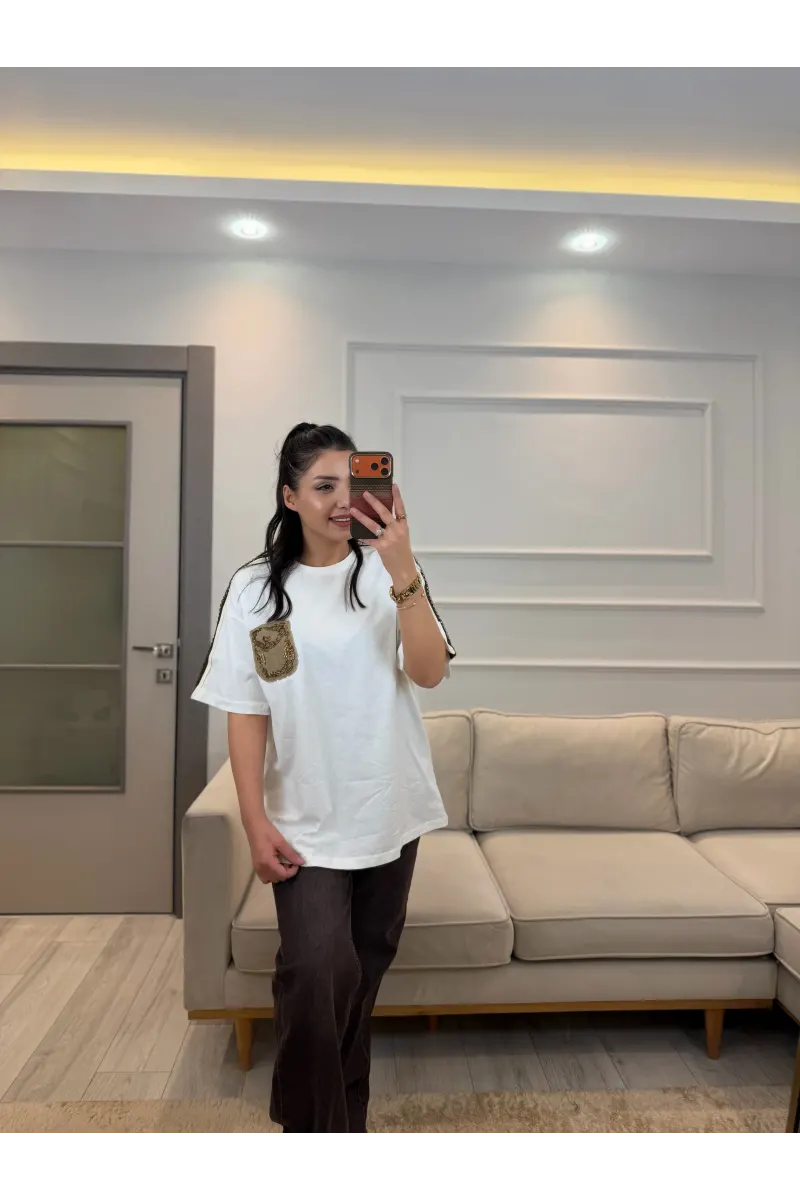 Cep Nakış Detaylı T-Shirt