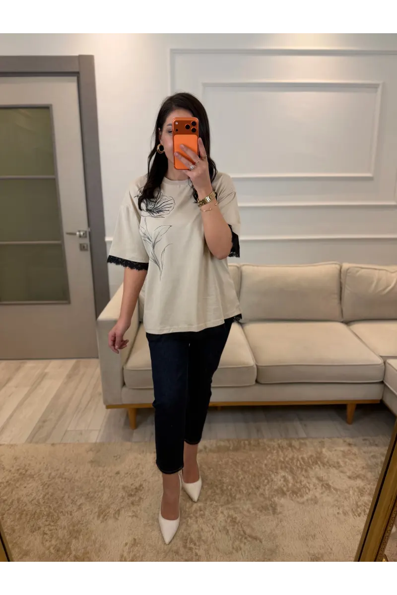 Nofel Dantel Çiçek Detaylı T-Shirt