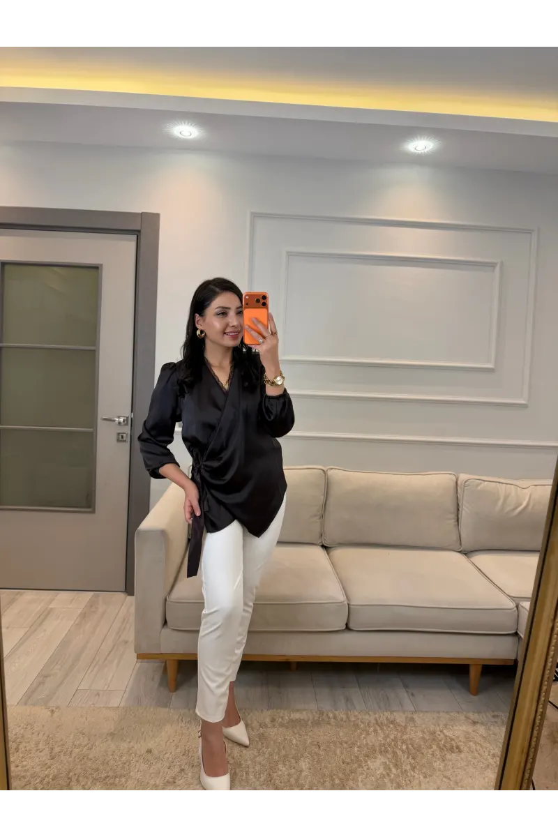 Dantel Detaylı Bağlamalı Saten Gömlek
