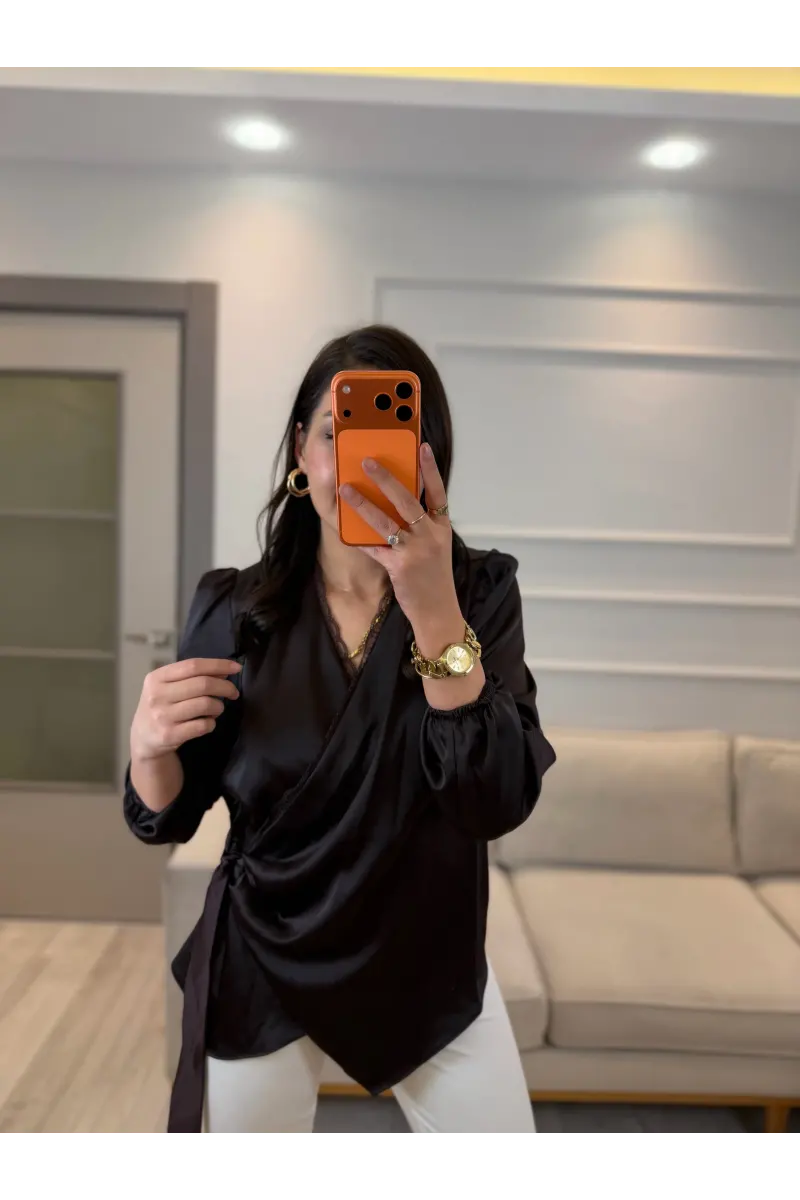 Dantel Detaylı Bağlamalı Saten Gömlek