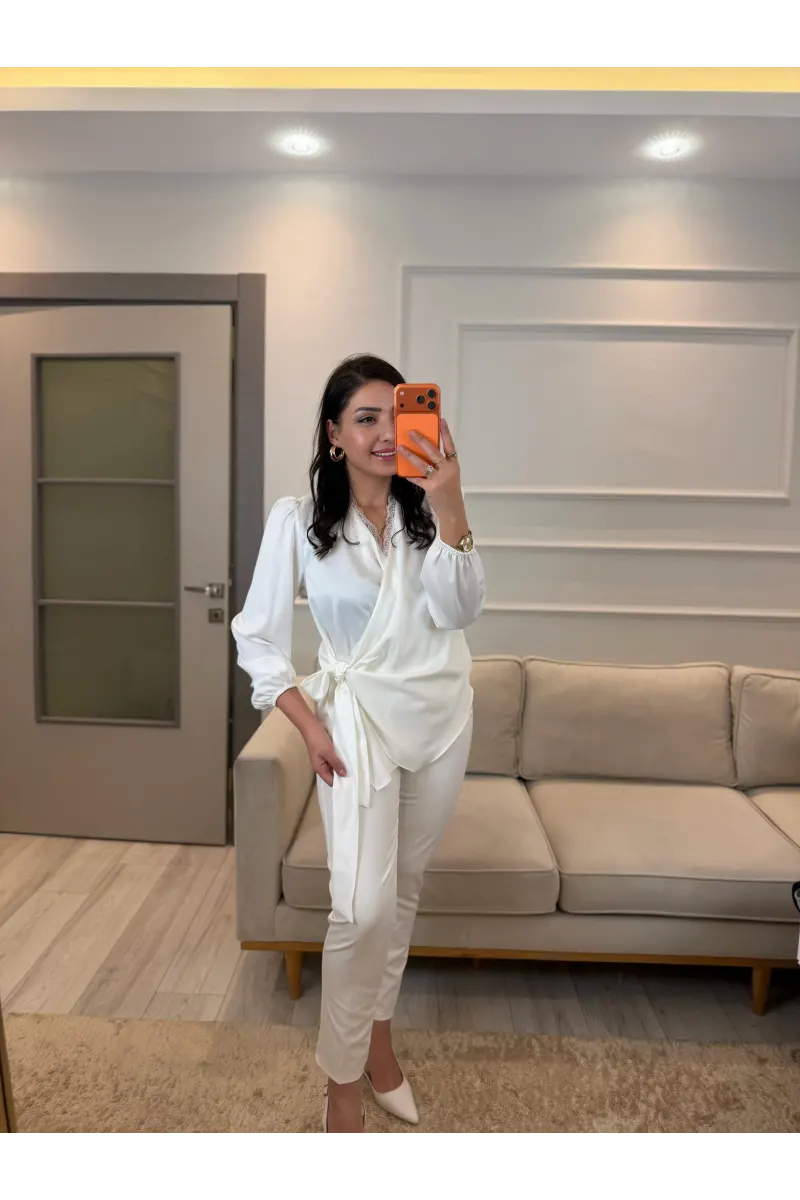 Dantel Detaylı Bağlamalı Saten Gömlek