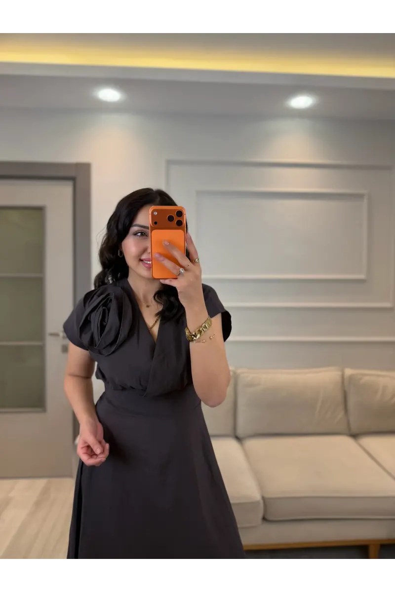 Tasarım Gül Detaylı Elbise