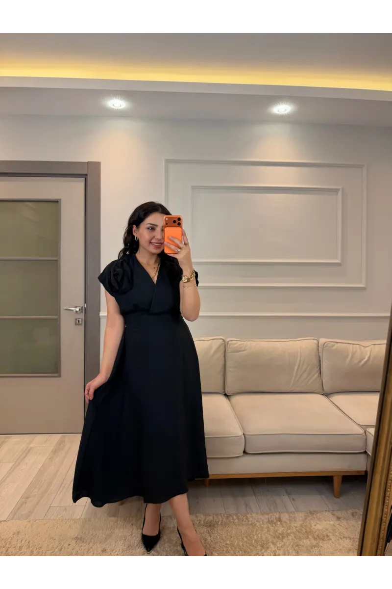 Tasarım Gül Detaylı Elbise